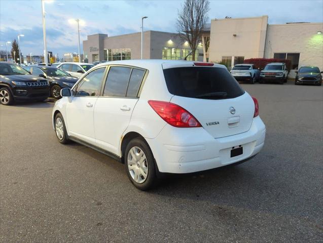 2011 nissan versa 1.8 s