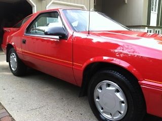 1990 dodge daytona base hatchback 2-door 2.5l