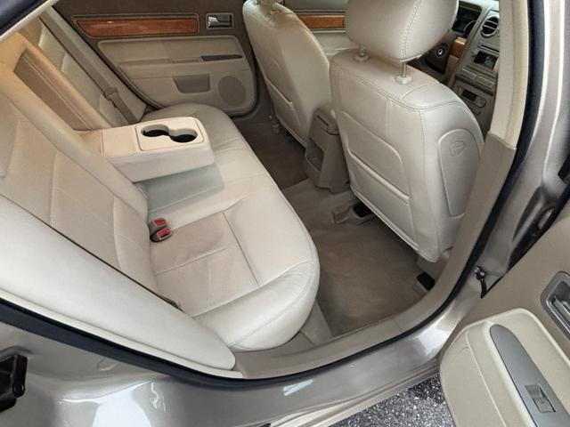 2008 lincoln mkz base