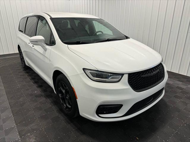 2022 chrysler pacifica hybrid touring l
