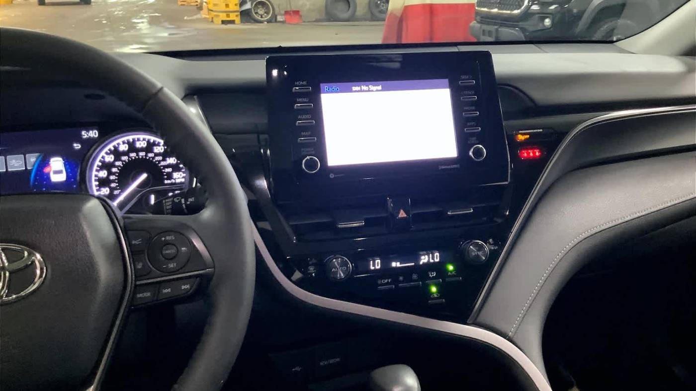 2023 toyota camry se