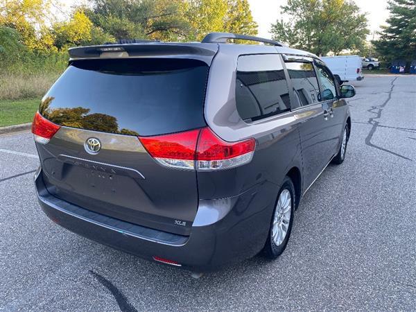 2014 toyota sienna xle