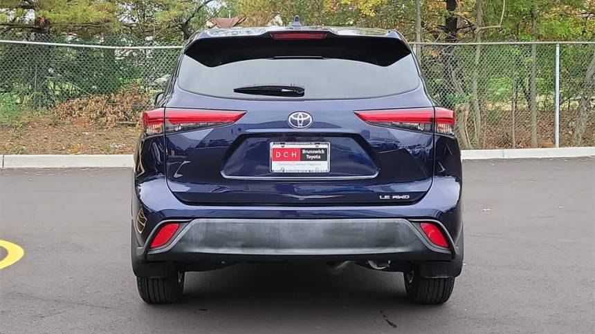 2021 toyota highlander le