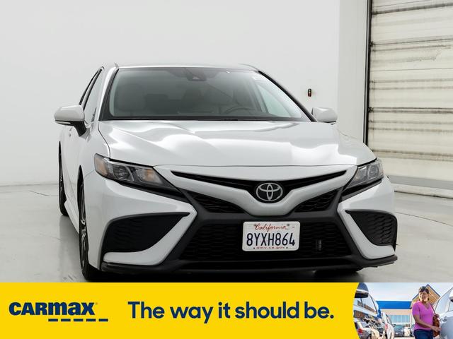2022 toyota camry se