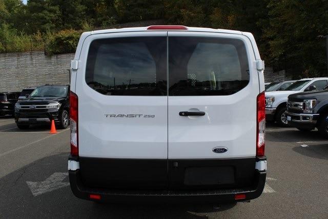 2022 ford transit-250 base