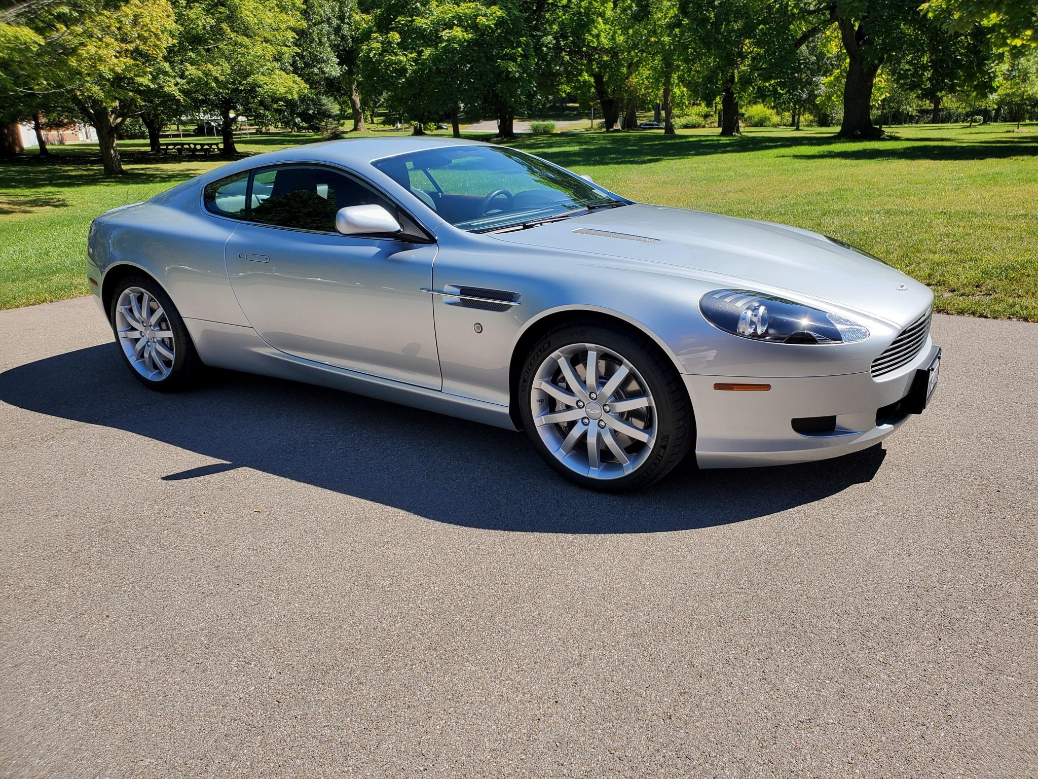 2005 aston martin db9