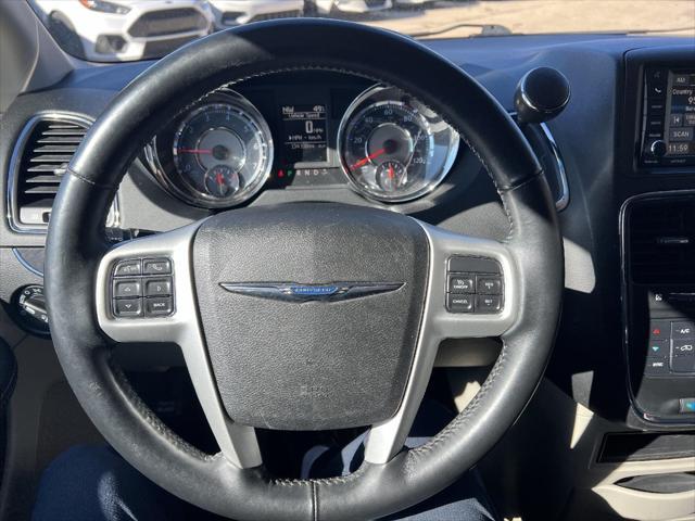 2015 chrysler town & country touring-l