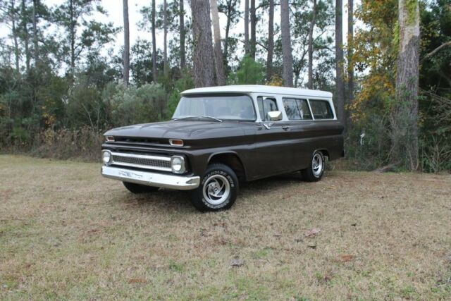 1961 chevrolet suburban, very solid 305 v8 700r4, vintage air
