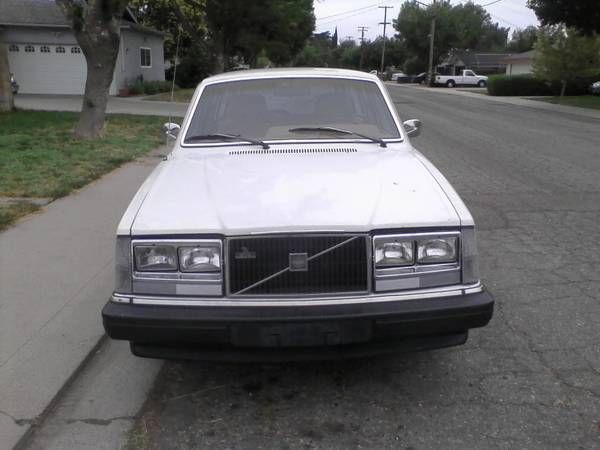1983 volvo 245 dl wagon white
