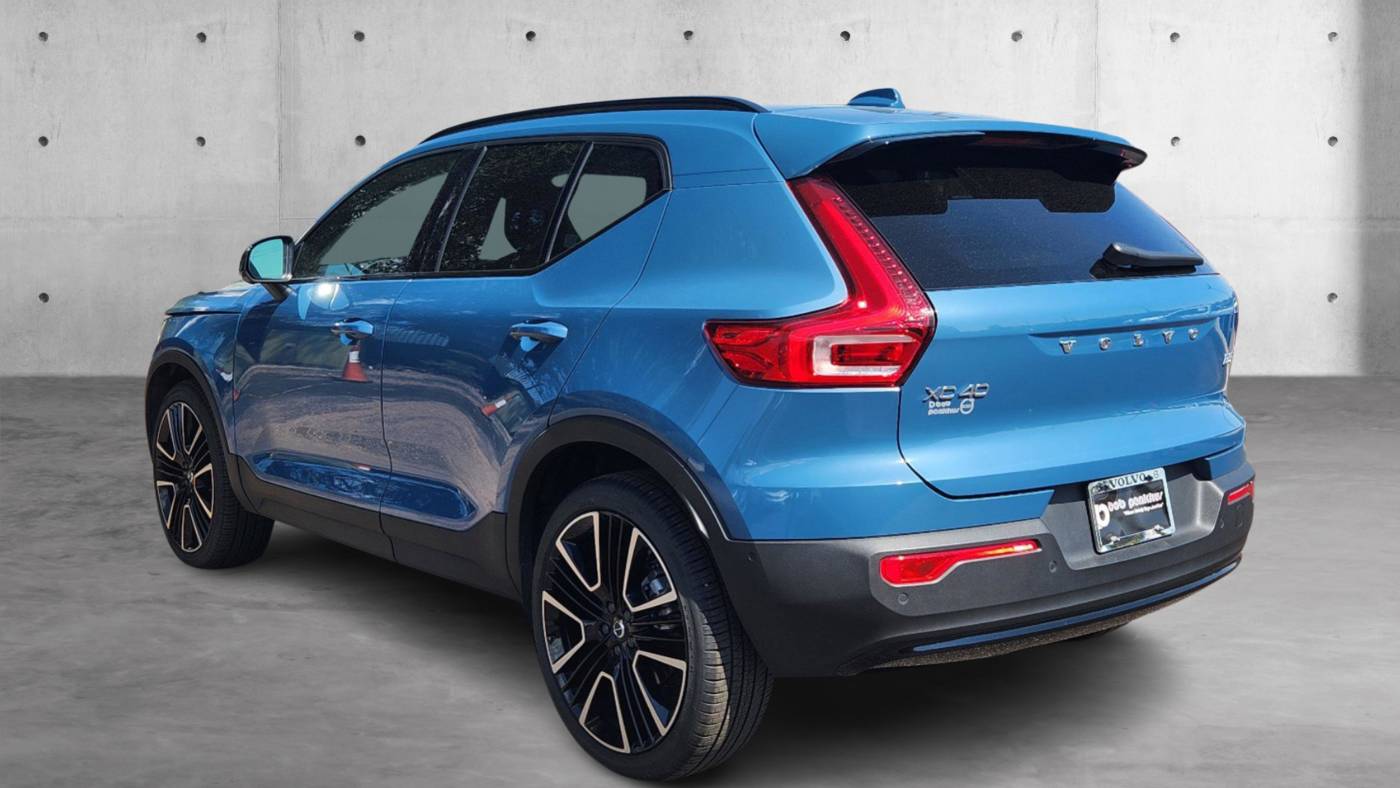 2024 volvo xc40 b5 ultimate dark theme