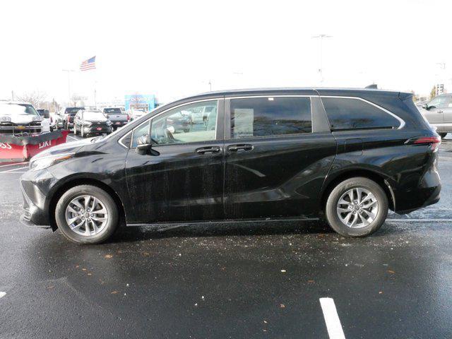 2021 toyota sienna le