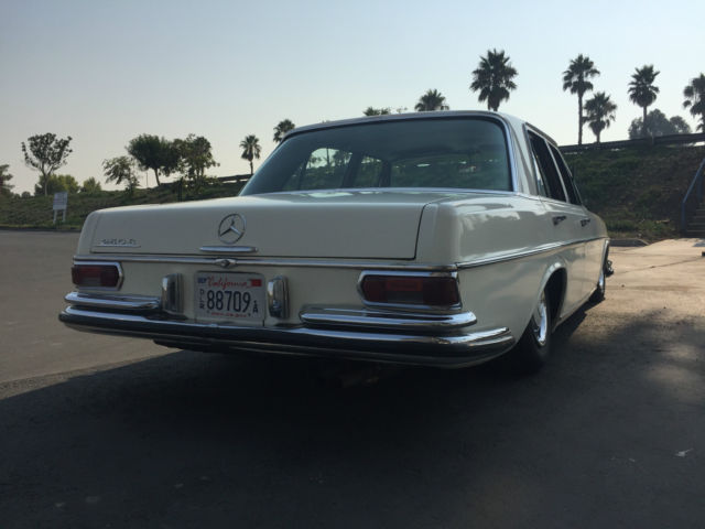 1967 mercedes on airbags-250s benz accuair airbags classic hotrod airride low