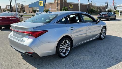 2022 toyota avalon hybrid in co bluffs, iowa