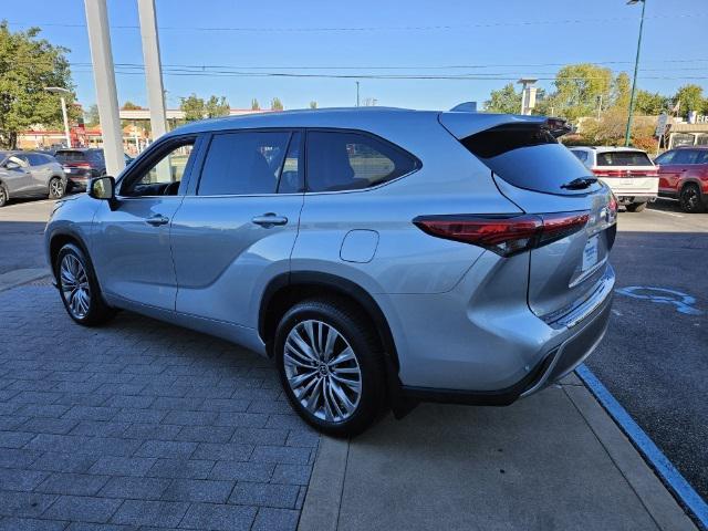 2022 toyota highlander platinum