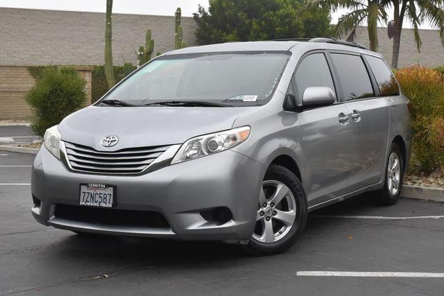 2017 toyota sienna le