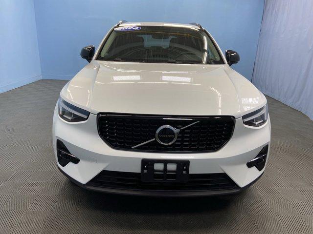 2024 volvo xc40 b5 plus dark theme