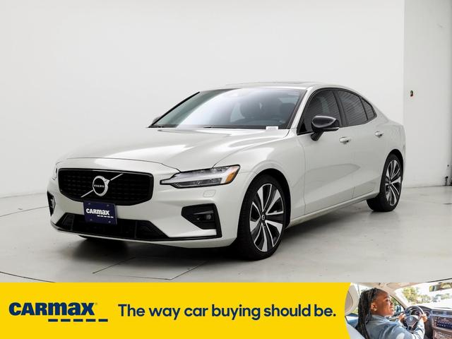 2022 volvo s60 b5 momentum