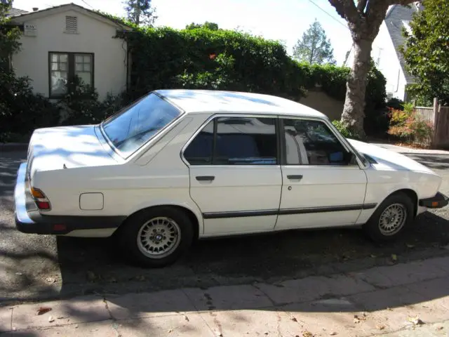 1985 bmw 524td diesel at white/blue 275k looks/runs excellent, well maintained