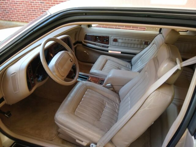 1990 buick riviera, like new, 41,800 miles 2nd owner, never smoked in