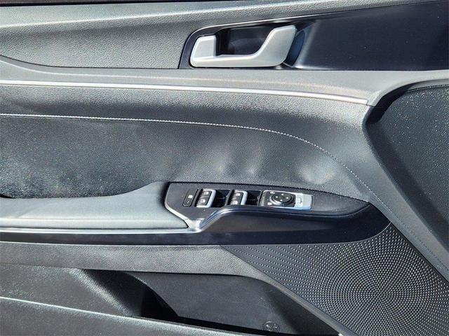 2022 kia k5 gt-line