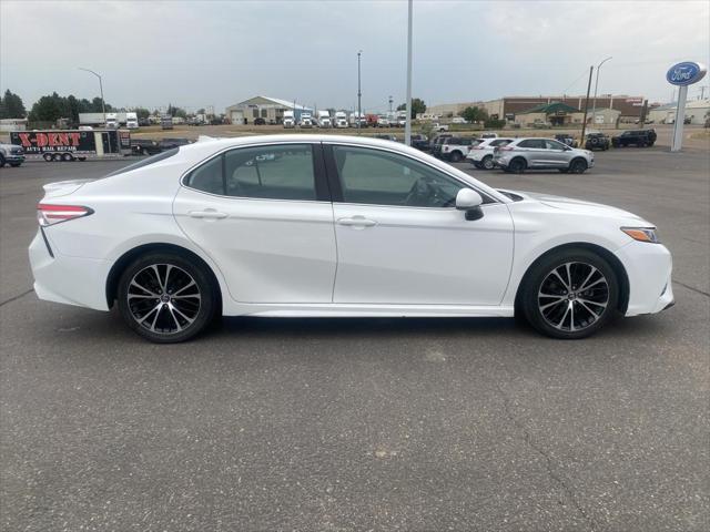 2020 toyota camry se