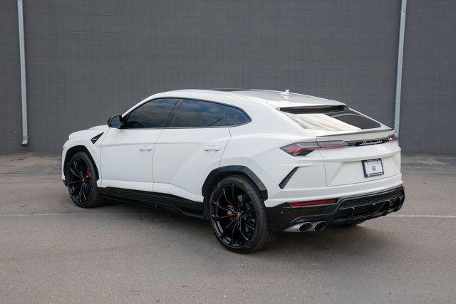 2022 lamborghini urus awd