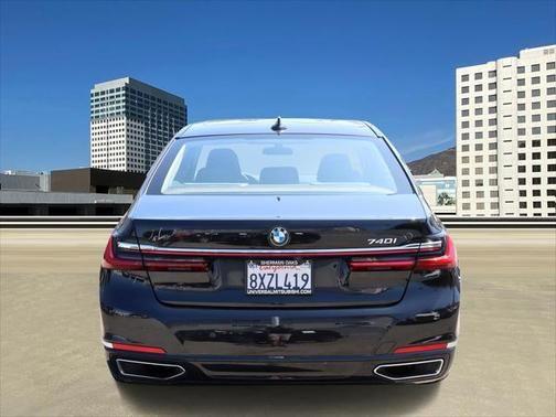 2022 bmw 740