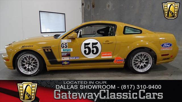 2005 ford mustang base