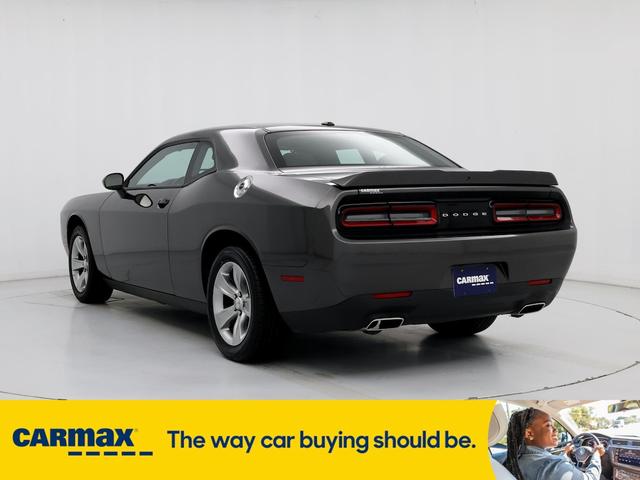 2022 dodge challenger sxt