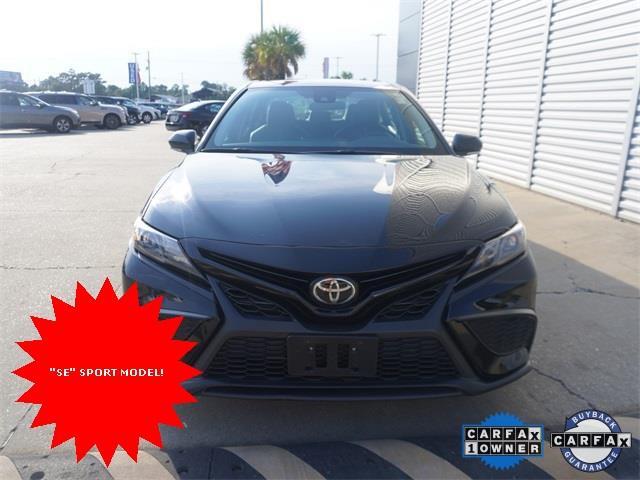 2022 toyota camry se