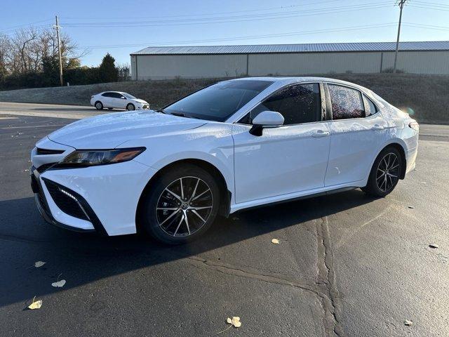 2024 toyota camry hybrid se
