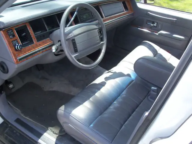 1993 lincoln town car executive sedan 4-door 4.6l