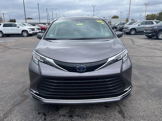 2023 toyota sienna xle 8 passenger