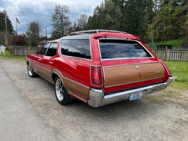 1972 oldsmobile vista cruiser wagon, matador red, white interior, factory a/c ca