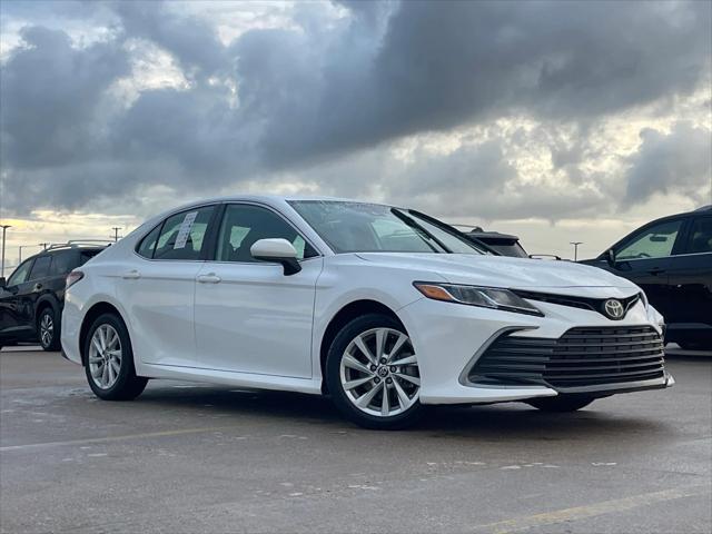 2023 toyota camry le