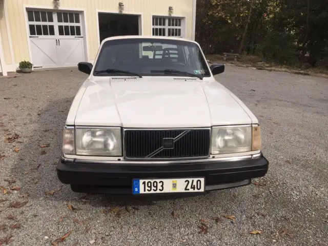 1993 volvo 240, low mileage, fully serviced, solid and great driver, 94k
