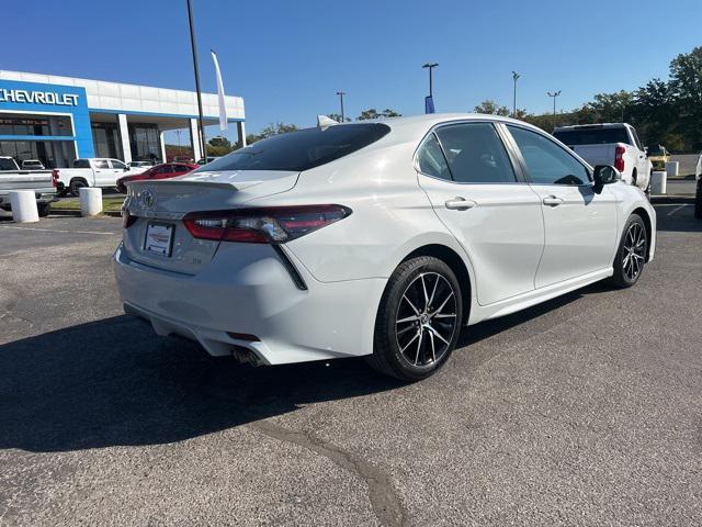 2022 toyota camry se