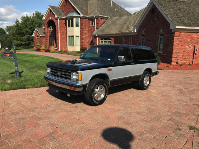 1985 chevy tahoe blazer 4x4 47k original miles ( one owner )
