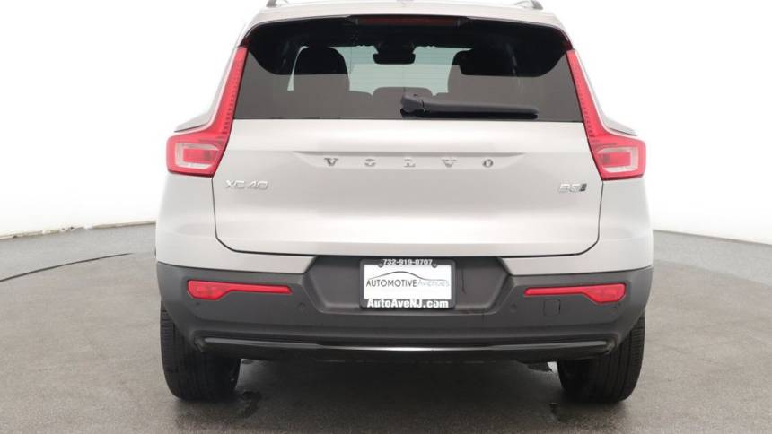 2023 volvo xc40 b5 ultimate dark theme