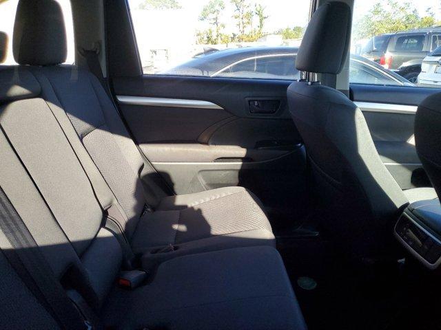 2019 toyota highlander le