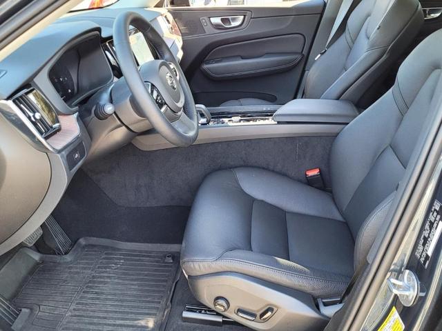 2024 volvo xc60 b5 plus dark theme