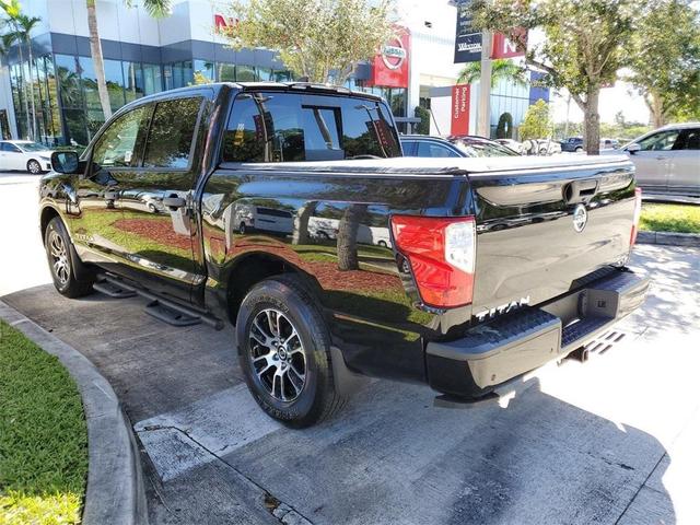 2022 nissan titan sv