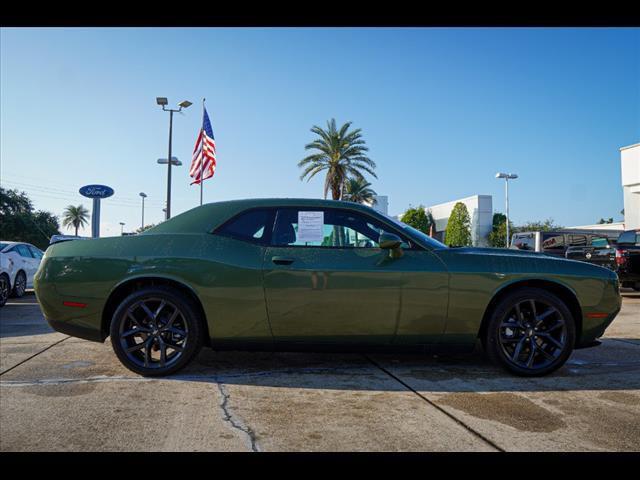 2022 dodge challenger sxt