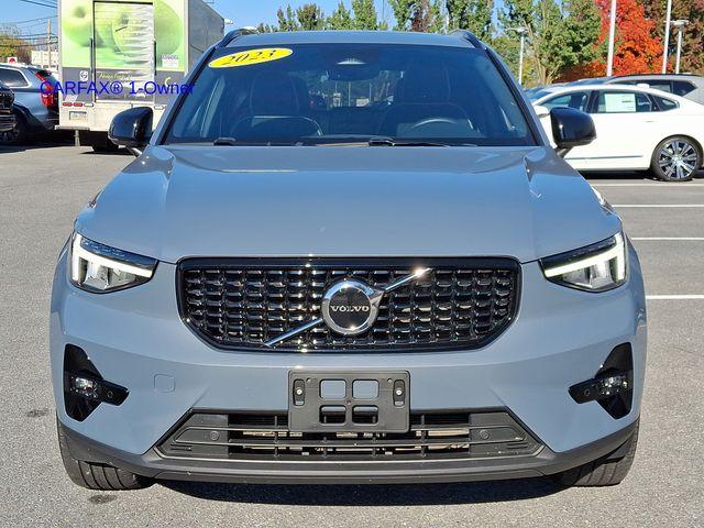 2023 volvo xc40 b5 awd plus dark theme