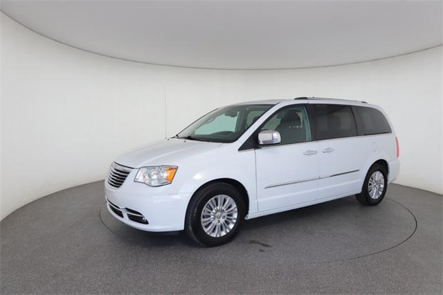 2016 chrysler town & country limited