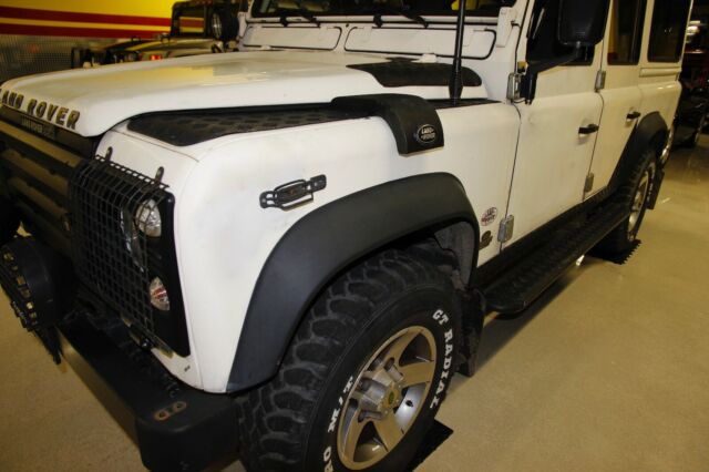 land rover defender 110 white all original with minor updates, ready to drive !!