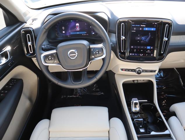 2024 volvo xc40 b5 awd plus dark theme
