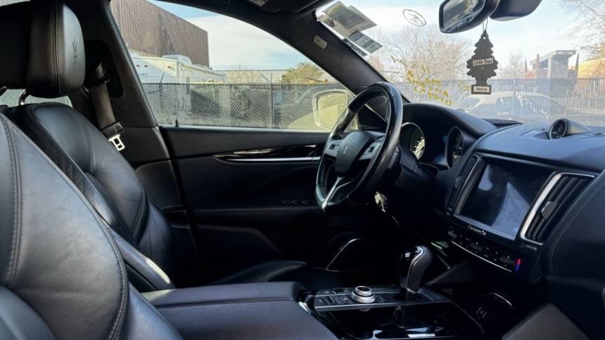 2017 maserati levante base