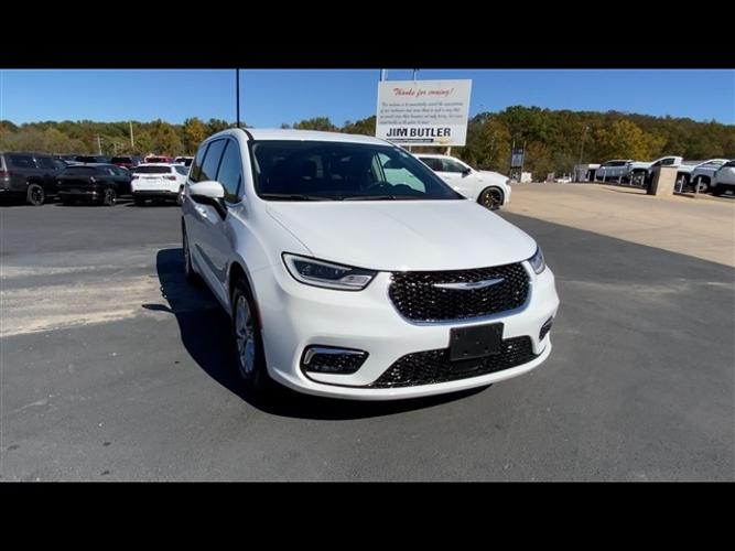 used 2023 chrysler pacifica touring l