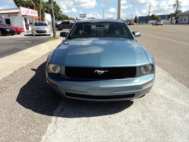 2005 ford mustang deluxe